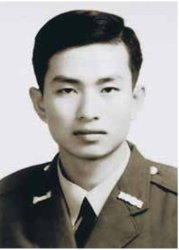 Sheng-yen Lu in military uniform