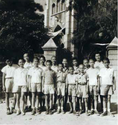 Sheng-yen Lu with schoolmates